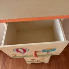 子供部屋にぴったりのかわいい引き出し棚　の画像