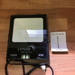 JM20251Y LED投光器　１００ワット ・外寸 　幅：約28cm 高さ：約6cm 奥行：約30cm中古品【取りに来られる方限定】の画像