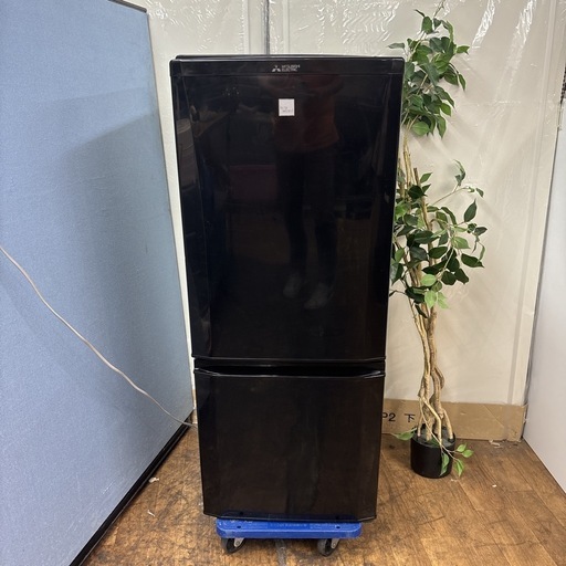 I405 ? 人気のブラック♪ MITSUBISHI 冷蔵庫 (146L) ⭐ 動作確認済 ⭐ クリーニング済