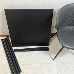 テーブルとチェア2脚セットの画像