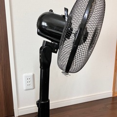 扇風機 下をむいたまま 決まりましたの画像