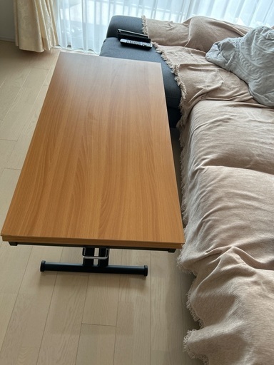 高さ、大きさが調節できるテーブルです！！！期限:11月末まで