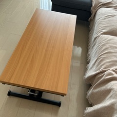 高さ、大きさが調節できるテーブルです！！！の画像