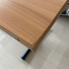 高さ、大きさが調節できるテーブルです！！！の画像