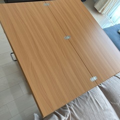 高さ、大きさが調節できるテーブルです！！！の画像