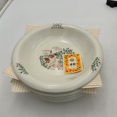 陶器の食器セット（柄入り）の画像