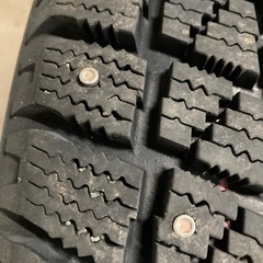 15インチ　スパイクタイヤ　アルミホイール付きの画像