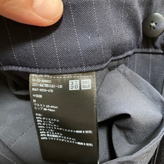 ユニクロ　レディースパンツ　紺ストライプMの画像