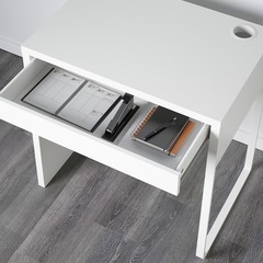 IKEAのデスクの画像