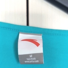 ANTA ターコイズ グラフィックTシャツ Mの画像