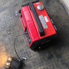 実働　ヤンマー　小型軽量　発電機　4サイクル　普通のガソリンで使用可能　YSG900の画像