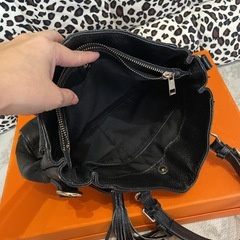 🎀黒のバッグ🎀(外ポケット1ヶ所・内ポケットたくさんあります)の画像