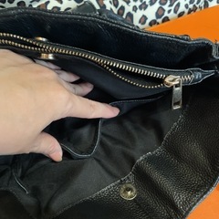 🎀黒のバッグ🎀(外ポケット1ヶ所・内ポケットたくさんあります)の画像