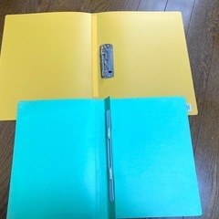 黄色バインダー＆A4の20ポケットファイル２冊:ペーパ製　グリーン系　B5バインダー(KOKUYO)・カード入れ＆ポストカード入れて・合わせて6冊の画像