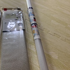 窓ガラス　目隠しシート90✖️45センチ✖️2つ➕おまけ　未使用の画像