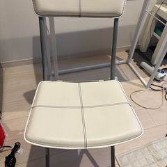 テーブル椅子セットの画像