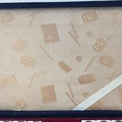 【中古】ケースの内張り模様がかわいい！麻雀牌セット ハードケース入り（全体的にキズ汚れあり）の画像