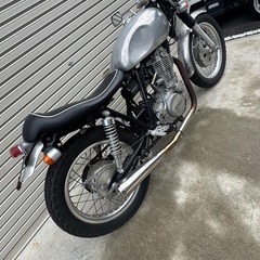 YAMAHA SR400 1JR 実働レストアベースの画像