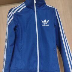 adidasの画像