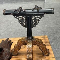 鉄製　鷹の置物の画像