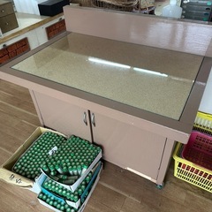 キャスター付き商品展示棚です。の画像