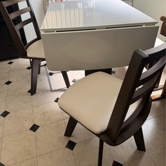 【 💡お値下げしました❗️】美品！伸長式ダイニング4点セット（回転椅子2脚＋ベンチ＋収納付きテーブル）の画像
