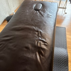 施術ベッドの画像