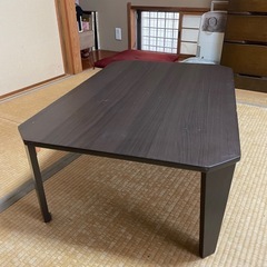 折りたたみテーブルの画像
