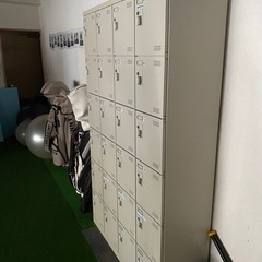 オフィス用の鍵付きロッカーです
の画像