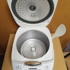 ヤマダ電機 炊飯器　5.5合炊き　2020年製の画像