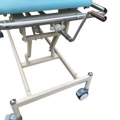高田ベッド 医療用ベッド ストレッチャー 介護 手動昇降機能ありの画像