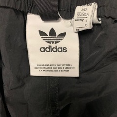 adidasナイロンパンツの画像