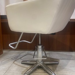 椅子　　高さ調整可能の画像
