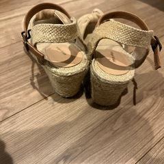 ブリジットバーキンサンダルの画像
