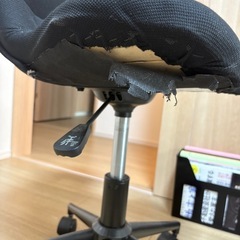 背筋が伸びる椅子の画像