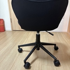 背筋が伸びる椅子の画像