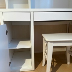IKEA ミッケ　MICKE　学習机　の画像
