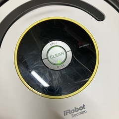 A2509-192 iRobot ルンバ 2016年製 通電確認済み バッテリー劣化具合・寿命不明 充電器・リモコン付き ※バラ売り不可・付属品全てそろっているか不明 中古の画像