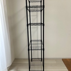 無骨な感じのスチールラックですの画像