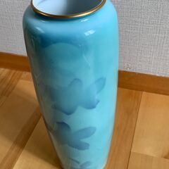 素敵なデザインの花瓶です。新品です。の画像