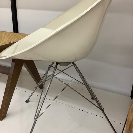 Kartell エロエスチェアのご紹介です