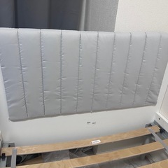 ikeaのベッドフレームの画像