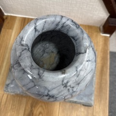 大理石の壺の画像