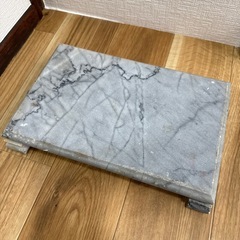 大理石の壺の画像