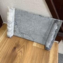 大理石の壺の画像