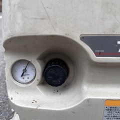 マキタ エアコンプレッサー AC700 100V 中古（メンテナンス済・軽量持ち運び便利）の画像