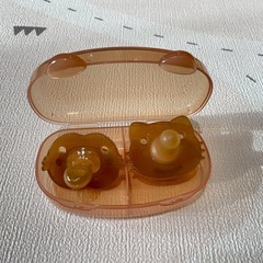 ベビー用品セットまとめうり（爪切りセット・おしゃぶり・おくるみタオル4枚・母乳パッド）の画像