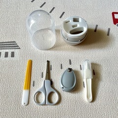 ベビー用品セットまとめうり（爪切りセット・おしゃぶり・おくるみタオル4枚・母乳パッド）の画像