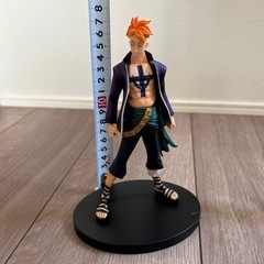 ONE PIECE  マルコ　フィギュア　中古の画像