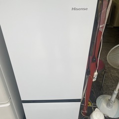 【中古】¥13,800 ハイセンス　2ドア冷蔵庫　162リットル【I I078】の画像